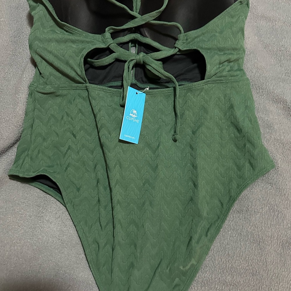 Cupshe One-Piece Swimsuit - Picture 2 of 2